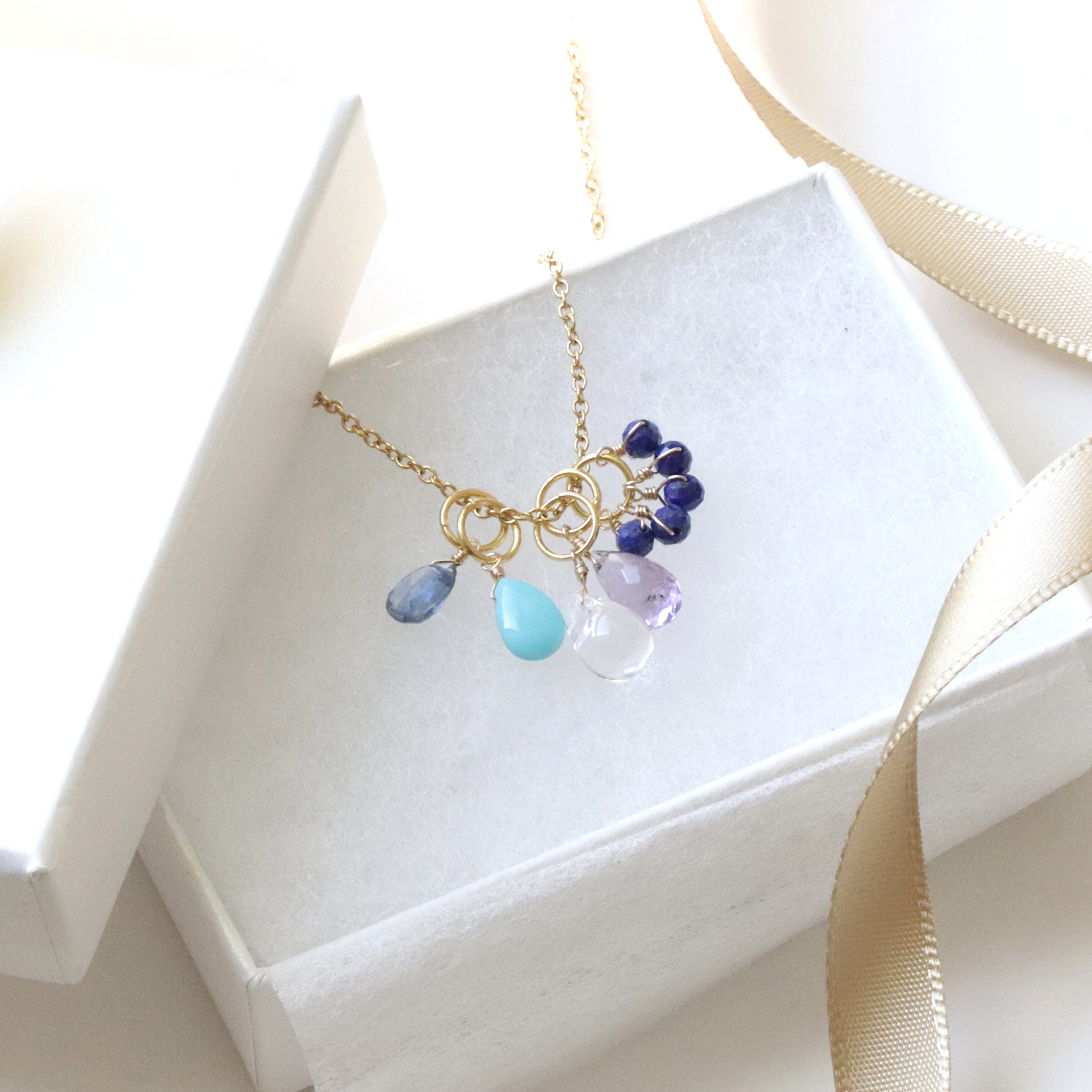 「Aqua Blue」5つの天然石チャーム 着せ替えネックレス|サージカルステンレス